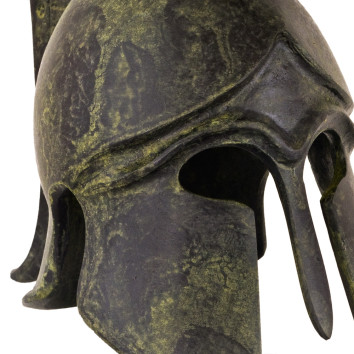 Helmet - bulleted short crest